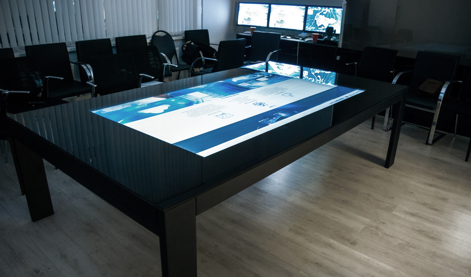 Стол планшет андроид. Сенсорный стол Polymedia Table 2. Интерактивный стол Cras Flat. Интерактивный стол Promethean ACTIVTABLE. Планшет на столе.